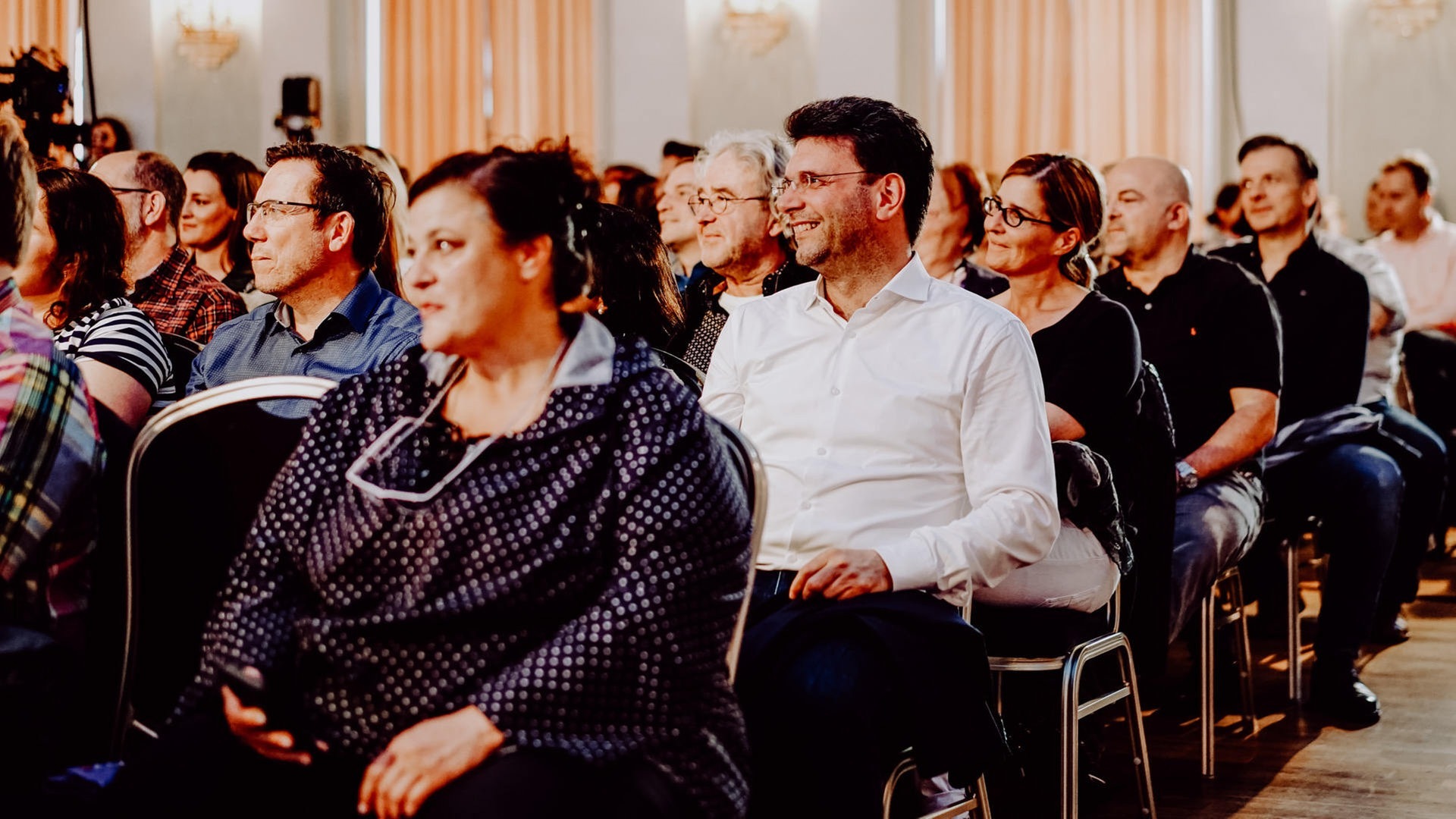 Foto: SWR3 Fatih Çevikkollu beim SWR3 Comedy Festival 2019 (Foto: SWR3)