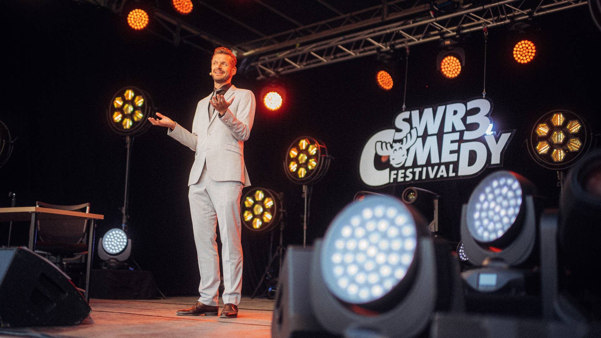 Florian Schroeder beim SWR3 Comedy Festival 2022 (Foto: SWR, SWR3 | Narmo Visuals / Adrian Walter)