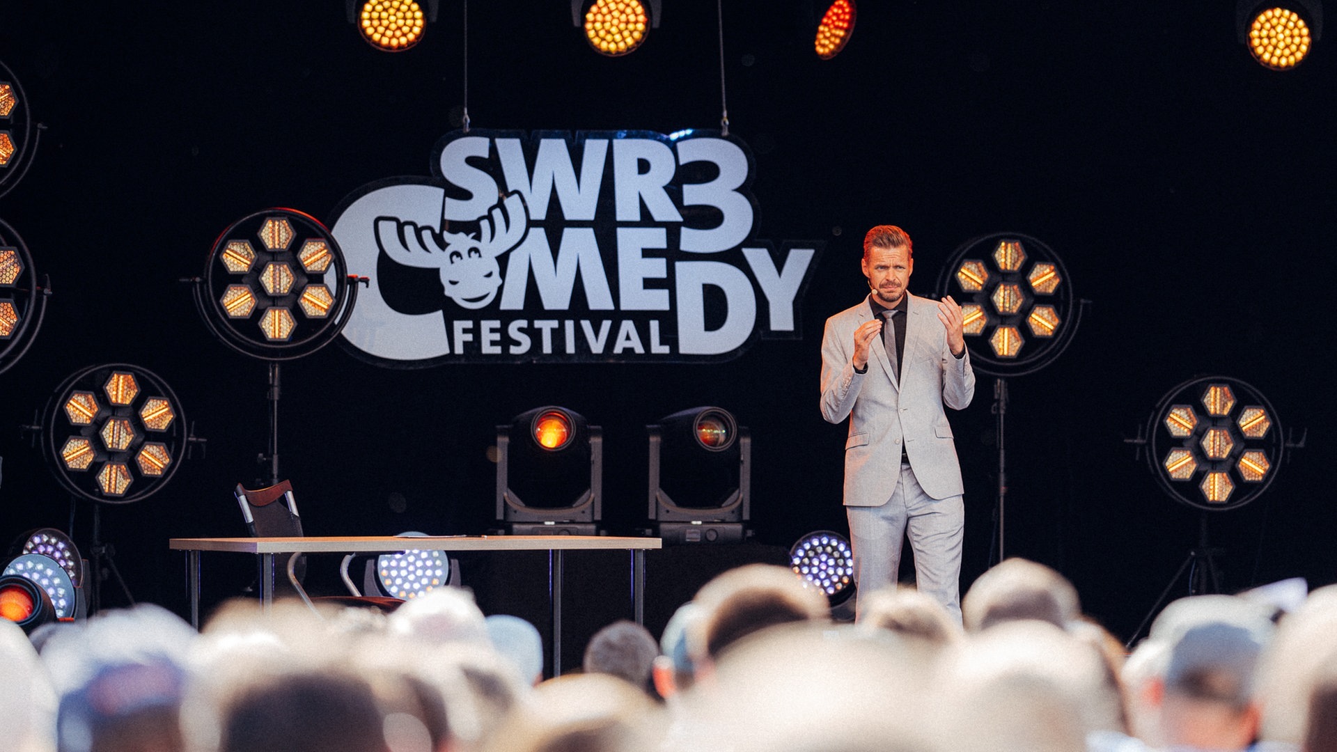 Florian Schroeder beim SWR3 Comedy Festival 2022 (Foto: SWR, SWR3 | Narmo Visuals / Adrian Walter)