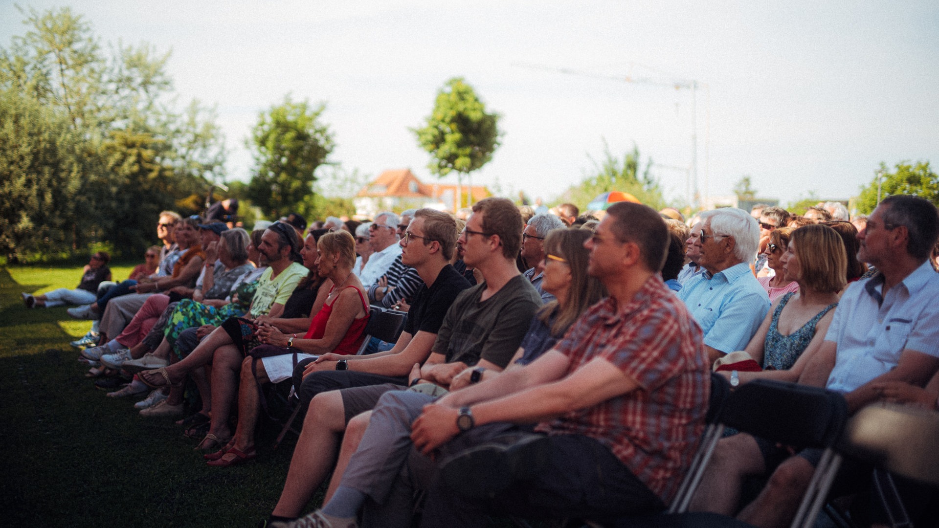 Foto: SWR, SWR3 | Narmo Visuals / Adrian Walter Florian Schroeder beim SWR3 Comedy Festival 2022 (Foto: SWR, SWR3 | Narmo Visuals / Adrian Walter)