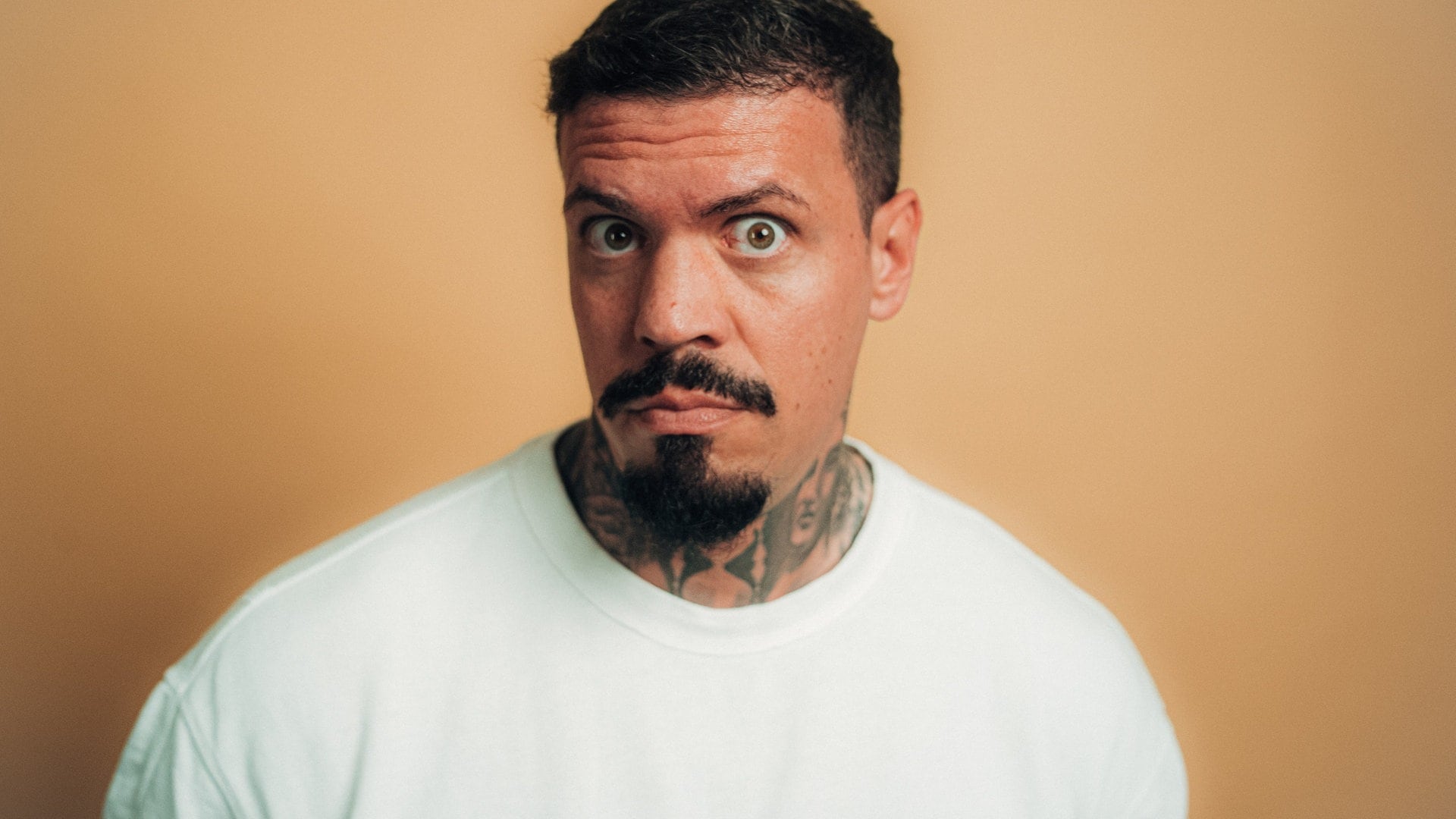 Foto: SWR3, Adrian Walter New Comedian EMMVEE beim SWR3 Comedy Festival 2023 (Foto: SWR3, Adrian Walter)