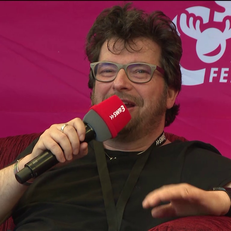 Hennes Bender im Live-Talk mit Kemal Goga – SWR3 Comedy Festival 2019 (Foto: SWR3)