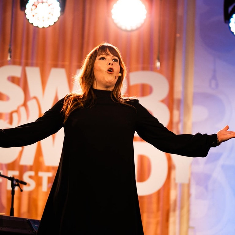 Katie Freudenschuss beim SWR3 Comedy Festival 2019 (Foto: SWR3)