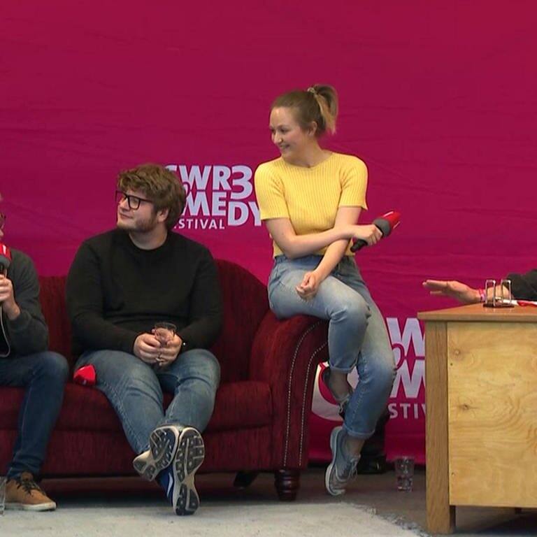 Jan Philipp Zymny, Alexandra Schiller und Simon & Ingo im Live-Talk mit Kemal Goga – SWR3 Comedy Festival 2019 (Foto: SWR3)