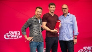 Jan Overhausen, Kemal Goga, Andreas Müller – SWR3 Comedy Förderpreis 2019 (Foto: SWR3) Jan Overhausen, Kemal Goga, Andreas Müller – SWR3 Comedy Förderpreis 2019