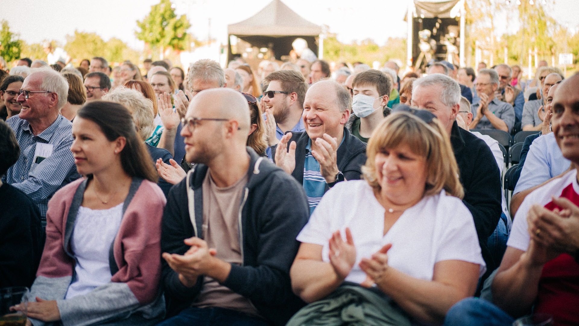 Foto: SWR, Niko Neithardt „basta“ beim SWR3 Comedy Festival 2022 (Foto: SWR, Niko Neithardt)