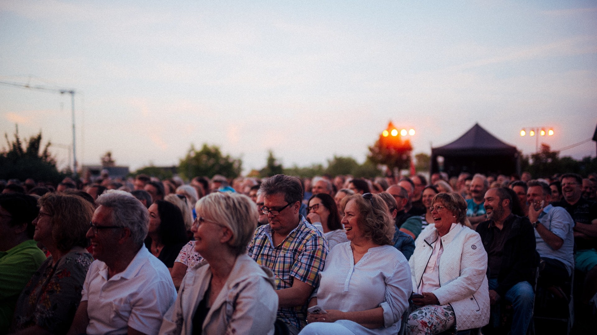 Chako Habekost beim SWR3 Comedy Festival 2022 (Foto: SWR3, Narmo Visuals / Adrian Walter)