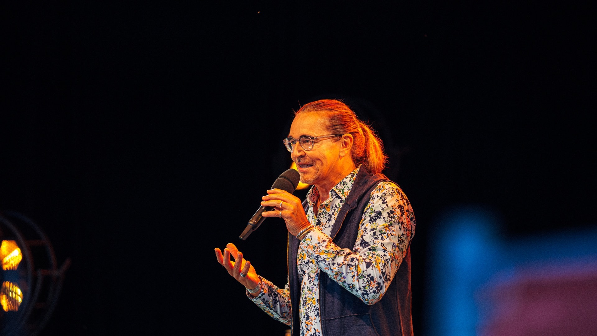 Foto: SWR3, Narmo Visuals / Adrian Walter Chako Habekost beim SWR3 Comedy Festival 2022 (Foto: SWR3, Narmo Visuals / Adrian Walter)