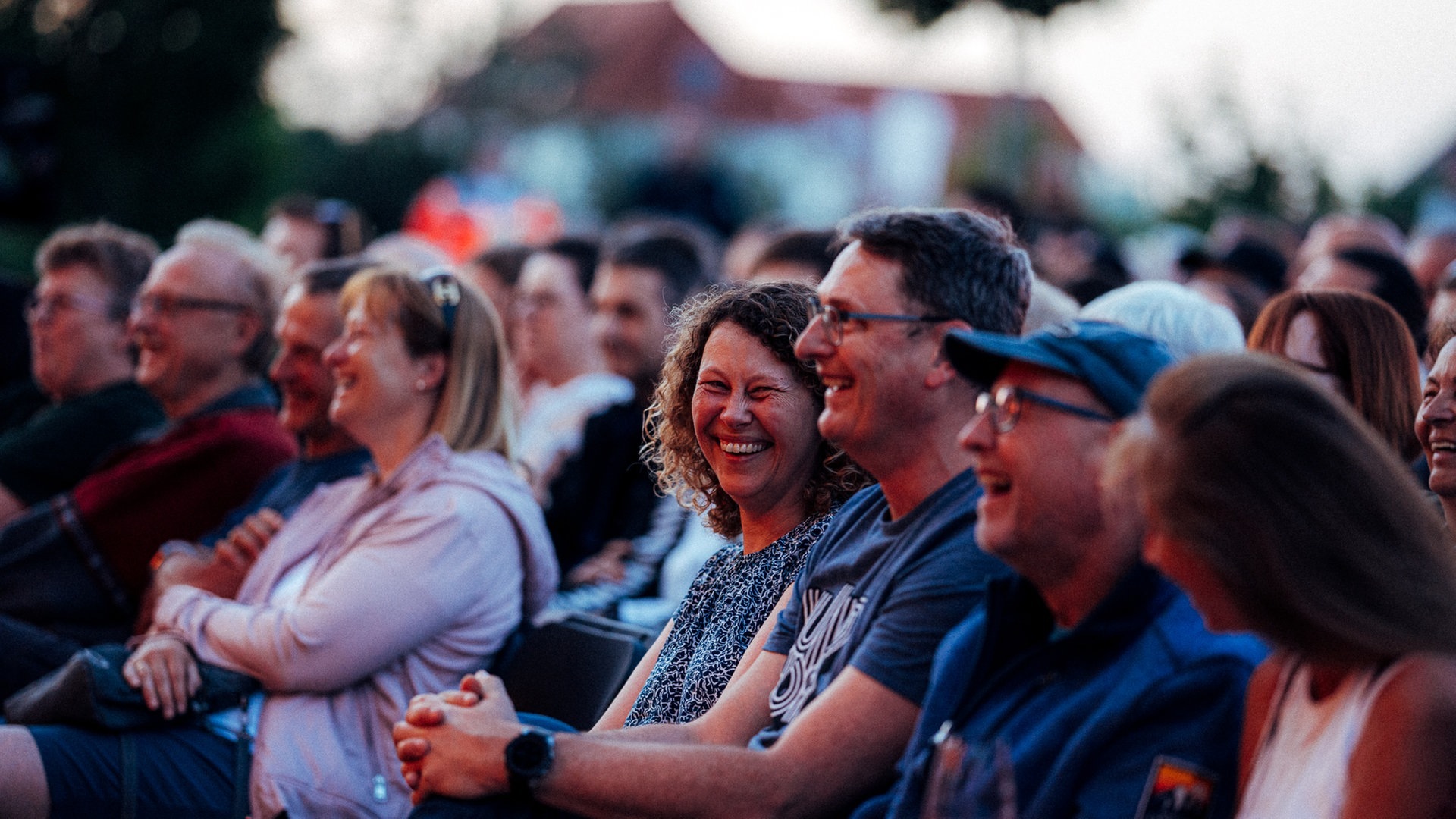 Foto: SWR3, Narmo Visuals / Adrian Walter Chako Habekost beim SWR3 Comedy Festival 2022 (Foto: SWR3, Narmo Visuals / Adrian Walter)