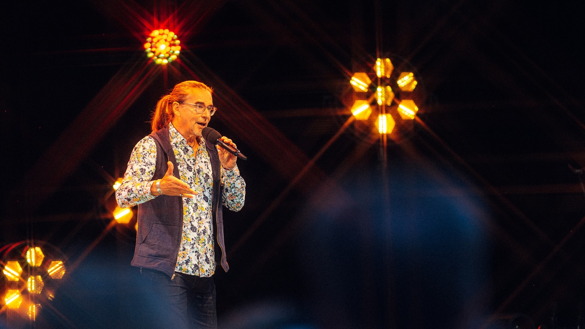 Foto: SWR3, Narmo Visuals / Adrian Walter Chako Habekost beim SWR3 Comedy Festival 2022 (Foto: SWR3, Narmo Visuals / Adrian Walter)