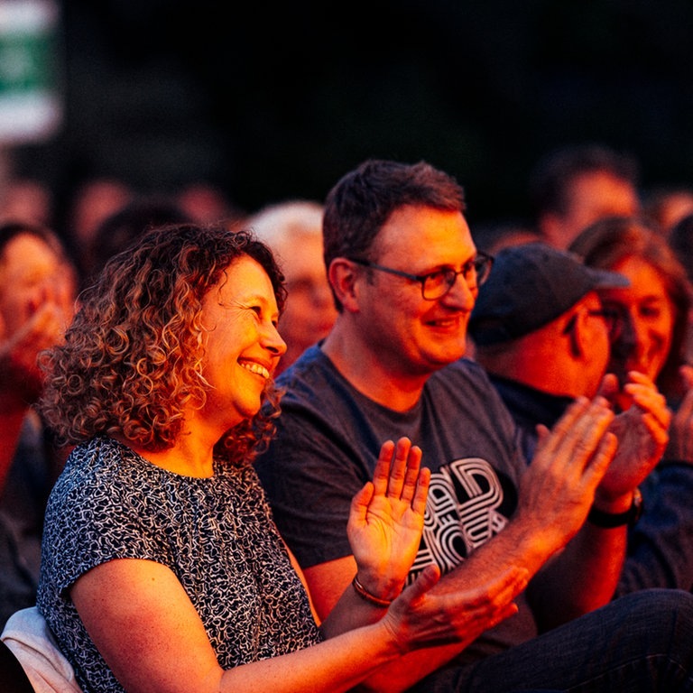 Besucherin beim SWR3 Comedy Festival 2022 (Foto: SWR, Niko Neithardt)