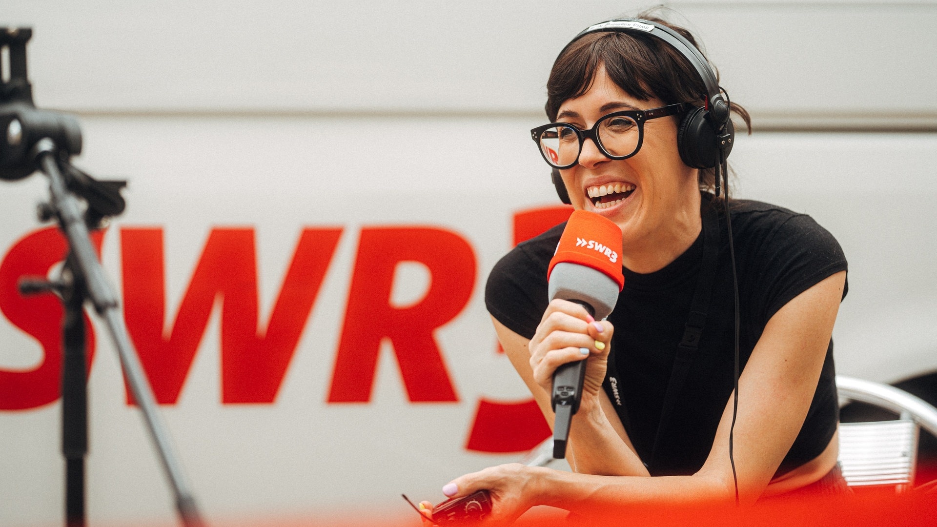 Foto: SWR3, Adrian Walter Eva Karl Faltermeier beim SWR3 Comedy Festival 2023 (Foto: SWR3, Adrian Walter)