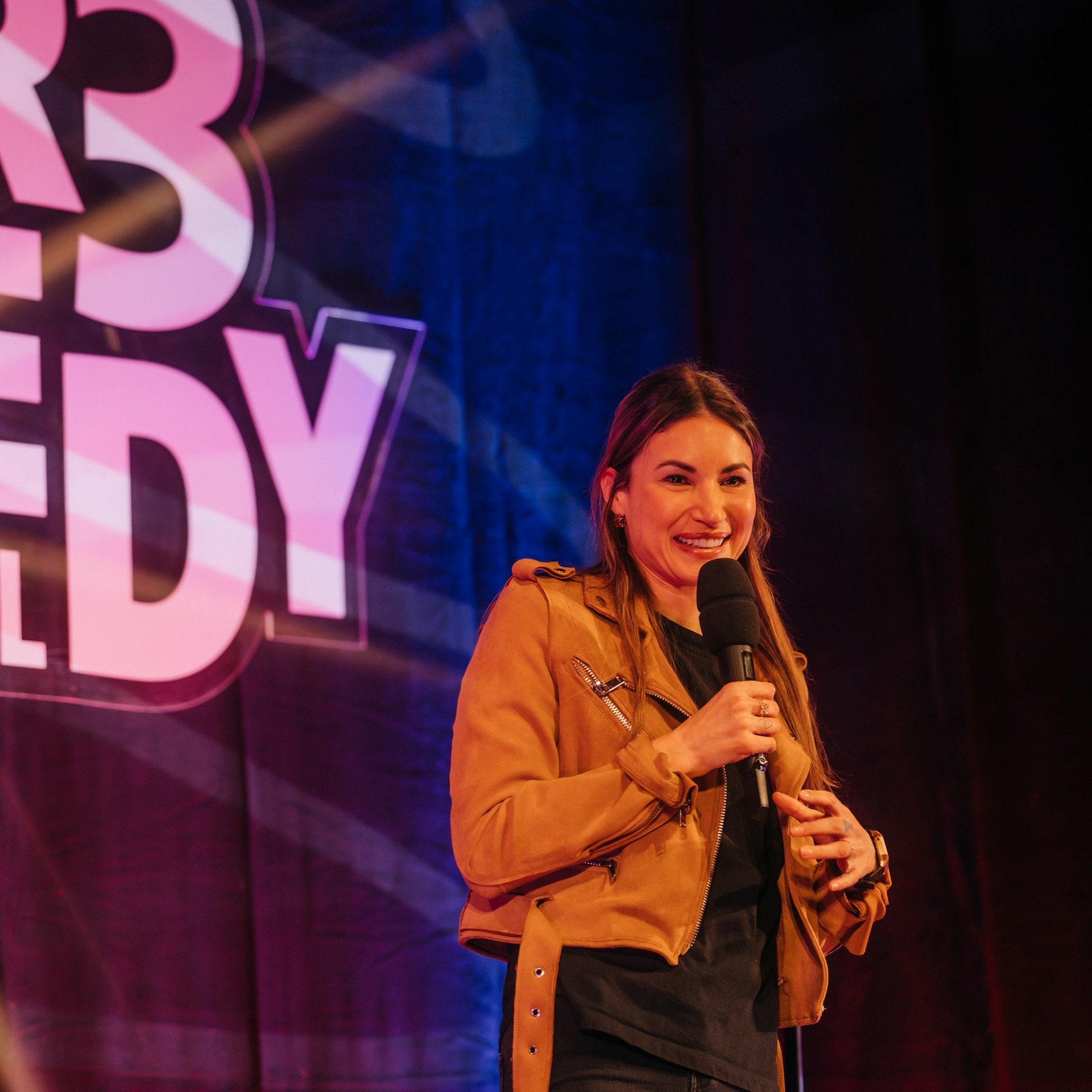Foto: SWR3, Niko Neithardt Leila Ladari beim Comedy Festival 2023 (Foto: SWR3, Niko Neithardt)