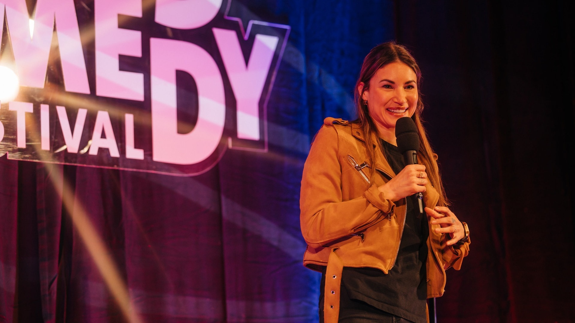 Leila Ladari beim Comedy Festival 2023 (Foto: SWR3, Niko Neithardt)