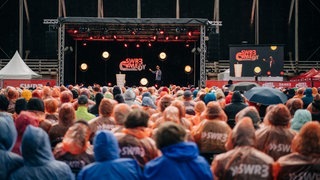 Comedian Tim Poschmann beim SWR3 Comedy Festival 2023 (Foto: SWR3, Niko Neithardt) Comedian Tim Poschmann beim SWR3 Comedy Festival 2023
