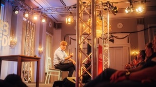 Herr Schröder beim SWR3 Comedy Festival 2023 (Foto: SWR3, Adrian Walter) Herr Schröder beim SWR3 Comedy Festival 2023