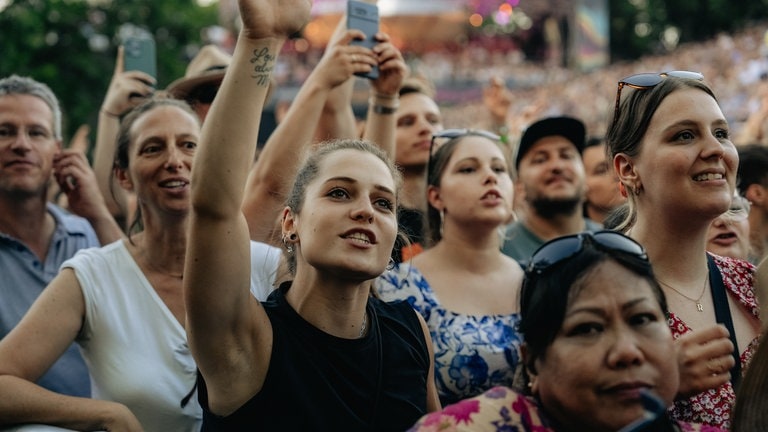 Nina Chuba sorgt für Abrissstimmung bei Das Fest 2024 in Karlsruhe