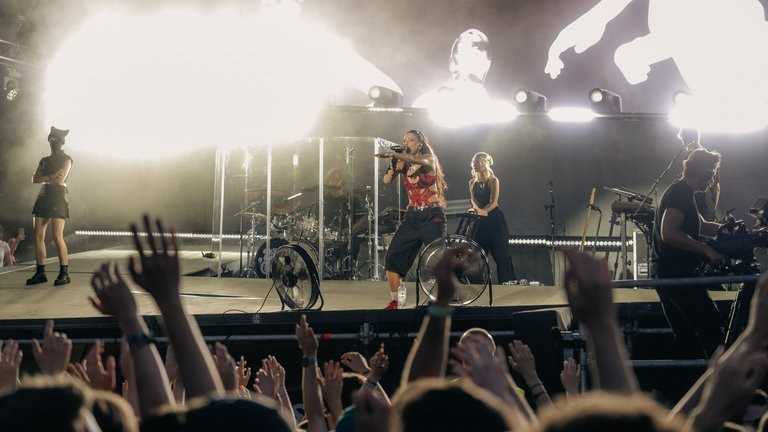 Nina Chuba sorgt für Abrissstimmung bei Das Fest 2024 in Karlsruhe