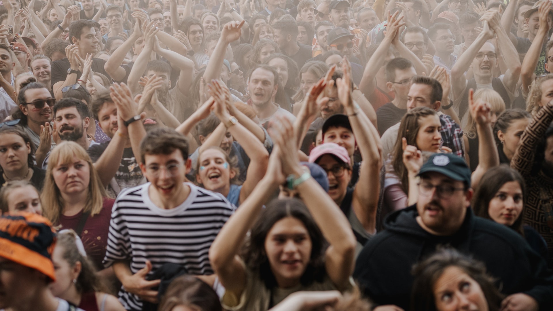 Foto: SWR3, Ronny Zimmermann Das Publikum bei Das Fest feiert vor der Bühne die Künstler (Foto: SWR3, Ronny Zimmermann)
