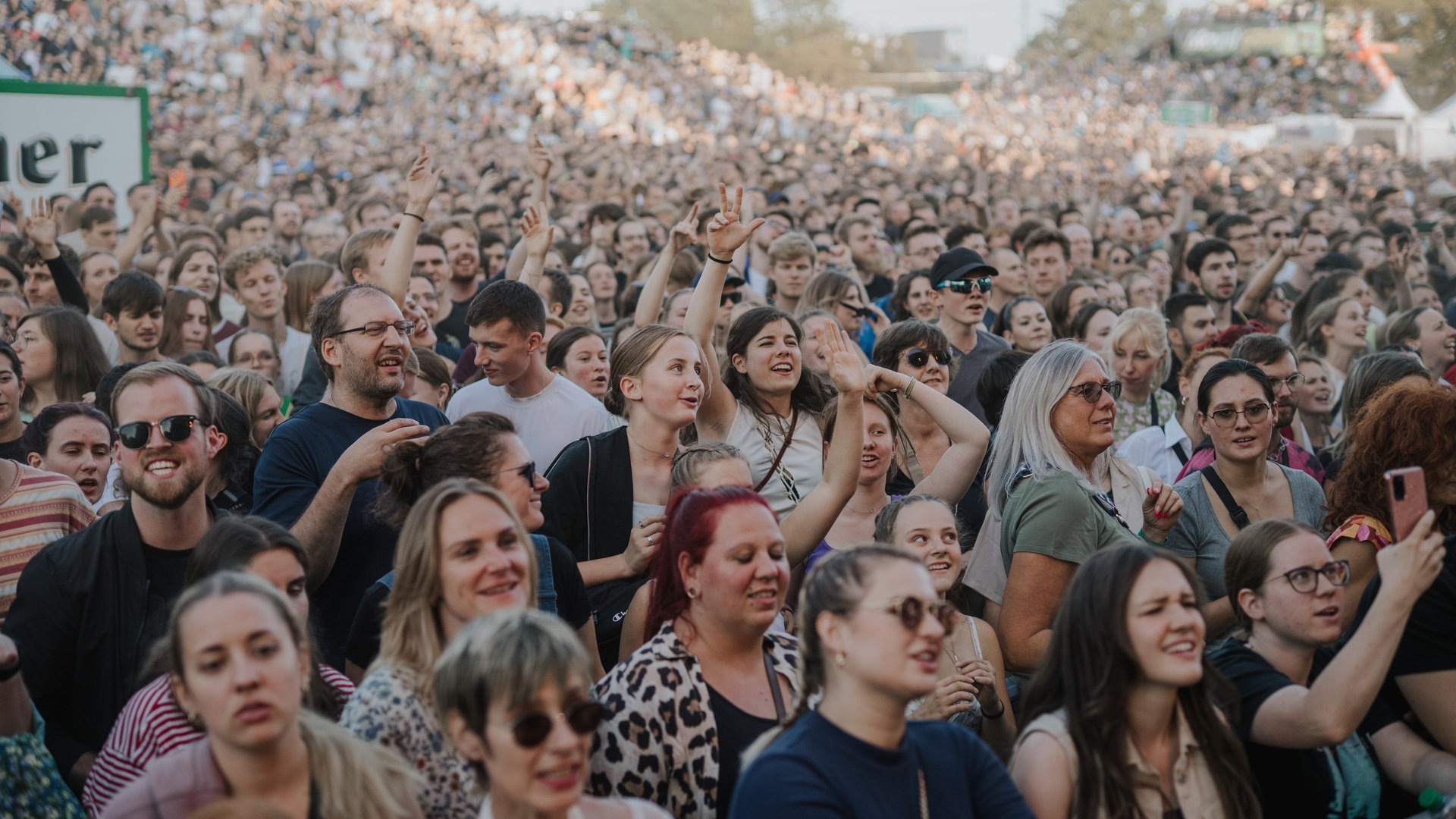 Foto: SWR3, Ronny Zimmermann Das Publikum bei Das Fest feiert vor der Bühne die Künstler (Foto: SWR3, Ronny Zimmermann)