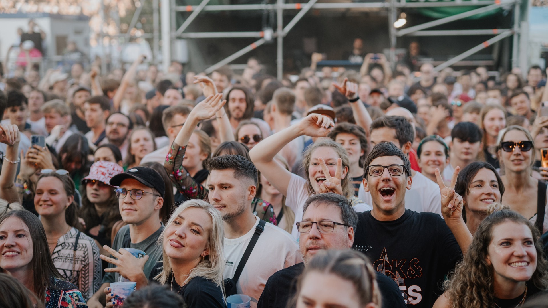 Foto: SWR3, Ronny Zimmermann Das Publikum bei Das Fest feiert vor der Bühne die Künstler (Foto: SWR3, Ronny Zimmermann)