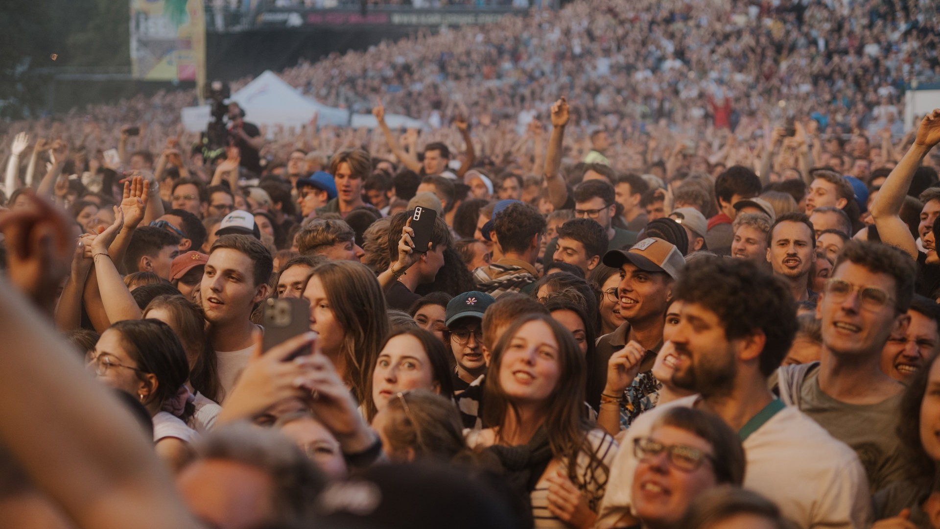 Foto: SWR3, Ronny Zimmermann Das Publikum feiert bei Das Fest in Karlsruhe die Auftritte der Künstler (Foto: SWR3, Ronny Zimmermann)