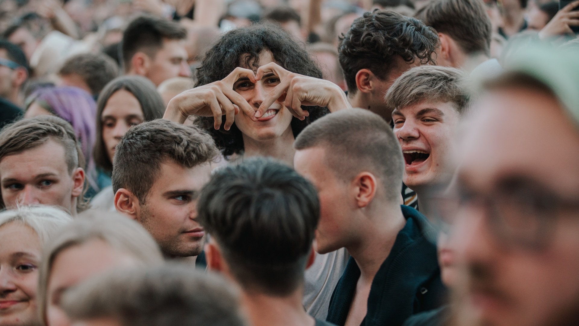 Foto: SWR3, Ronny Zimmermann Alligatoah tritt am Samstagabend bei Das Fest auf der Hauptbühne auf und wird gefeiert (Foto: SWR3, Ronny Zimmermann)