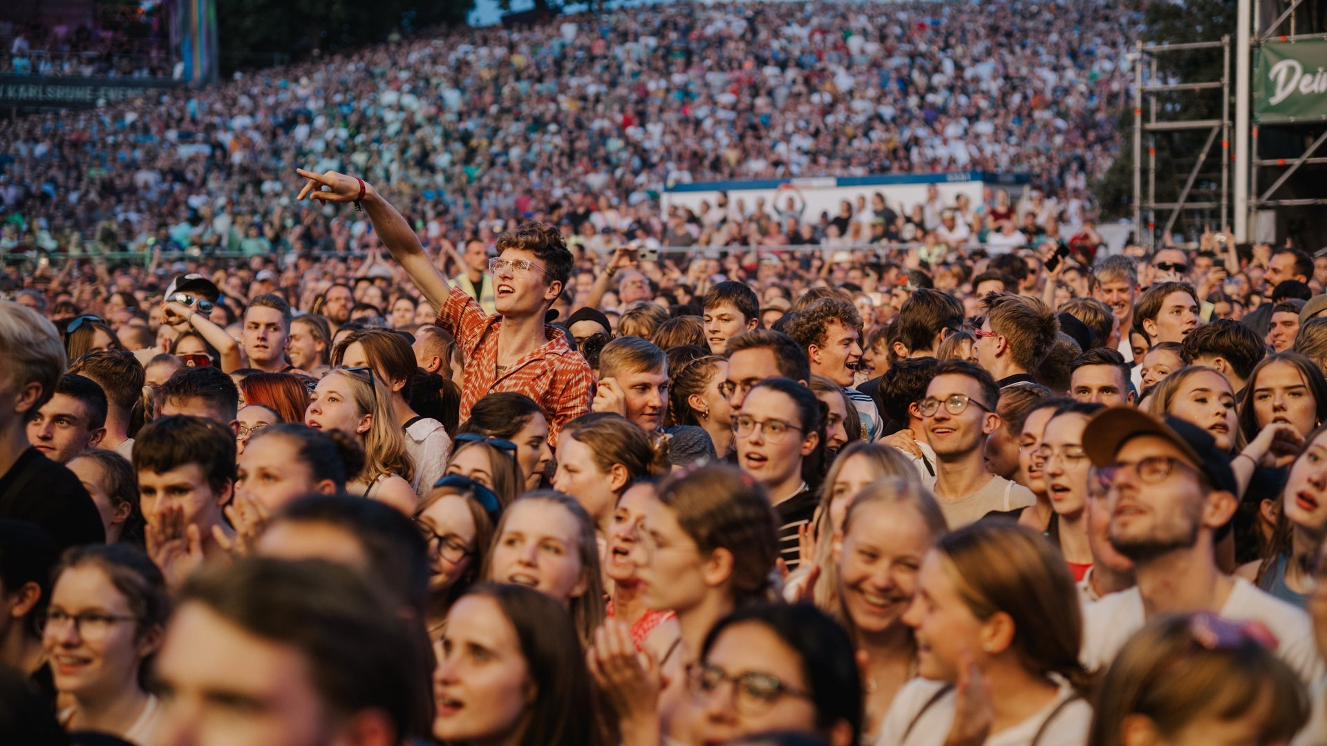 Alvaro Soler ist bei Das Fest 2023 am Sonntagabend aufgetreten (Foto: SWR3, Ronny Zimmermann)