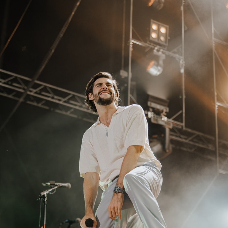 Alvaro Soler ist bei Das Fest 2023 am Sonntagabend aufgetreten (Foto: SWR3, Ronny Zimmermann)