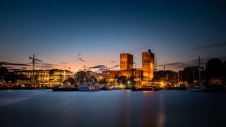 Blick auf Oslo, Rathaus (Foto: © ajwk - Fotolia.com) Blick auf Oslo, Rathaus