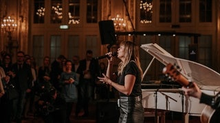 Casino-Session mit Louane