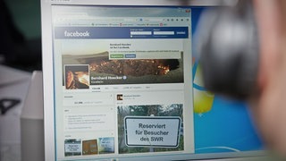 Hält über Facebook Kontakt zu seinen Helfern. (Foto: SWR3) Hält über Facebook Kontakt zu seinen Helfern.