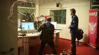 Wie ein Tennisspieler an der Grundlinie. In Sachen Konzentration überlässt Bernhard nichts dem Zufall. (Foto: SWR3) Wie ein Tennisspieler an der Grundlinie. In Sachen Konzentration überlässt Bernhard nichts dem Zufall.