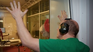 Da hilft auch Handauflegen nichts. (Foto: SWR3) Da hilft auch Handauflegen nichts.