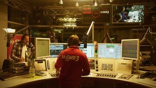 Rechts oben das, was hinten unten passiert. (Foto: SWR3) Rechts oben das, was hinten unten passiert.