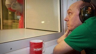 Da guckst Du. Hören kannste nämlich nichts, wenn im Nachbarstudio das Team "SWR3-Land" spricht. (Foto: SWR3) Da guckst Du. Hören kannste nämlich nichts, wenn im Nachbarstudio das Team "SWR3-Land" spricht.