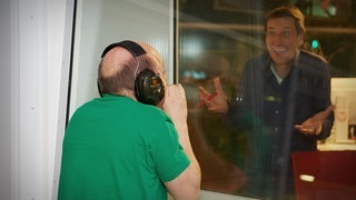 Auch wenn er wollen würde: Kristian kann und darf Bernhard nicht helfen. (Foto: SWR3) Auch wenn er wollen würde: Kristian kann und darf Bernhard nicht helfen.