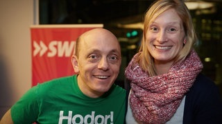 Außenreporterin Sabrina strahlt etwas mehr, denn schließlich hat ihr Team in SWR3-Land zum Sieg beigetragen. (Foto: SWR3) Außenreporterin Sabrina strahlt etwas mehr, denn schließlich hat ihr Team in SWR3-Land zum Sieg beigetragen.