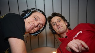 Bernhard Hoëcker mit Kristian Thees beim Radio-Duell im SWR3-Studio (Foto: Björn Pados / SWR3.de) Bernhard Hoëcker mit Kristian Thees beim Radio-Duell im SWR3-Studio