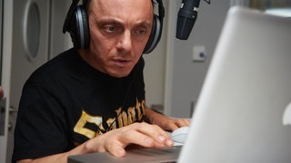 Bernhard Hoëcker beim Radio-Duell im SWR3-Studio (Foto: Björn Pados / SWR3.de) Bernhard Hoëcker beim Radio-Duell im SWR3-Studio