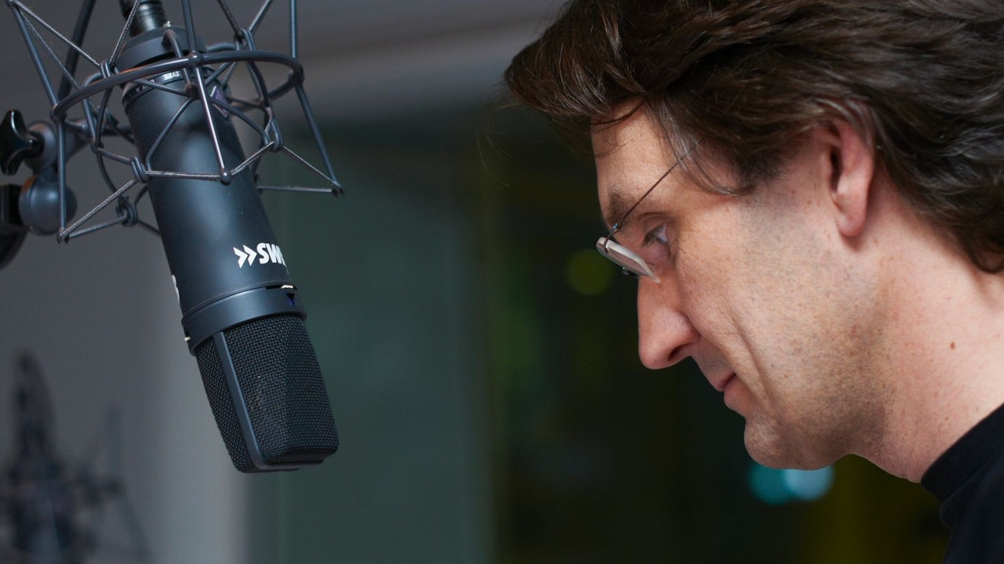 Bernhard Hoëcker mit Moderator Kristian Thees im SWR3-Studio (Foto: Björn Pados / SWR3.de)