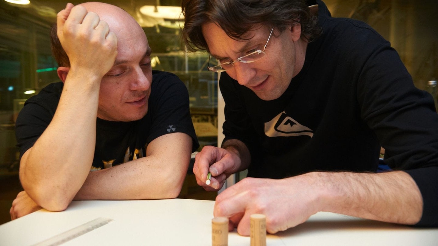 Bernhard Hoëcker beim Tisch-Billard (Foto: Björn Pados / SWR3.de)