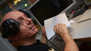 Bernhard Hoëcker beim Radio-Duell im SWR3-Studio (Foto: Björn Pados / SWR3.de) Bernhard Hoëcker beim Radio-Duell im SWR3-Studio