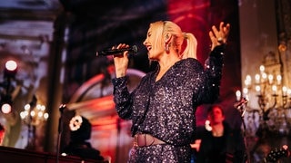 Sarah Connor und die Gewinnerinnen und Gewinner beim SWR3 Weihnachtskonzert im Casino Baden-Baden (Foto: SWR3, Niko Neithardt) Sarah Connor und die Gewinnerinnen und Gewinner beim SWR3 Weihnachtskonzert im Casino Baden-Baden