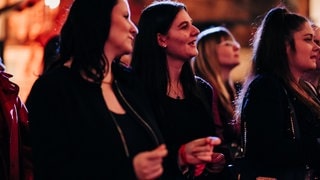 Sarah Connor und 100 Fans beim SWR3 Weihnachtskonzert im Casino Baden-Baden (Foto: SWR3, Niko Neithardt) Sarah Connor und 100 Fans beim SWR3 Weihnachtskonzert im Casino Baden-Baden