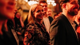 Sarah Connor und 100 Fans beim SWR3 Weihnachtskonzert im Casino Baden-Baden (Foto: SWR3, Niko Neithardt) Sarah Connor und 100 Fans beim SWR3 Weihnachtskonzert im Casino Baden-Baden