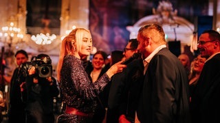 Sarah Connor und 100 Fans beim SWR3 Weihnachtskonzert im Casino Baden-Baden (Foto: SWR3, Niko Neithardt) Sarah Connor und 100 Fans beim SWR3 Weihnachtskonzert im Casino Baden-Baden
