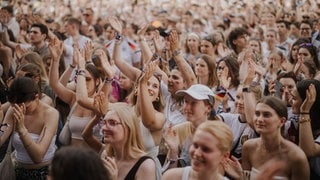 Publikum beim ClockClock Konzert beim SWR3 Rheinland-Pfalz Open Air 2024.