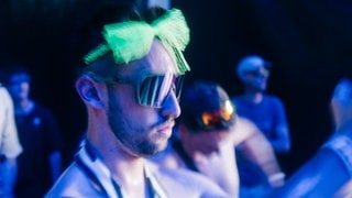 Die Festival Crowd des Sea You 2024 am Sonntag mit ihren tollen Outfits. (Foto: SWR, Niko Neithardt) Die Festival Crowd des Sea You 2024 am Sonntag mit ihren tollen Outfits.