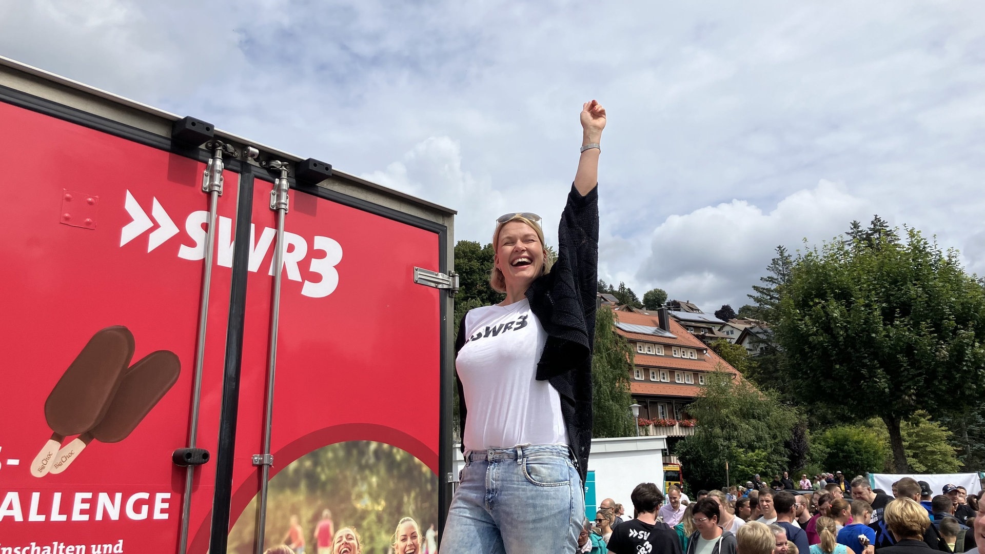 Foto: SWR3, Janine Beck Der SWR3-Eistruck war am Mittwoch, den 9. August, in Schonach im Schwarzwald und hat Eis verteilt (Foto: SWR3, Janine Beck)